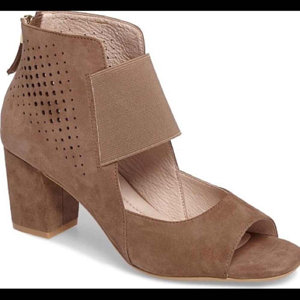 Sudini Nicola Laser Cut Open Peep Toe Pump size 9